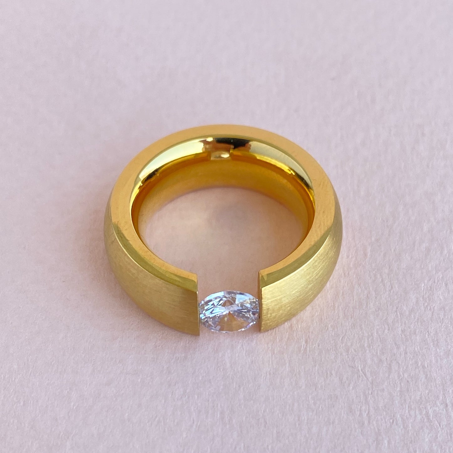 Anillo Gold Satinado y Cristal Corte Brillante