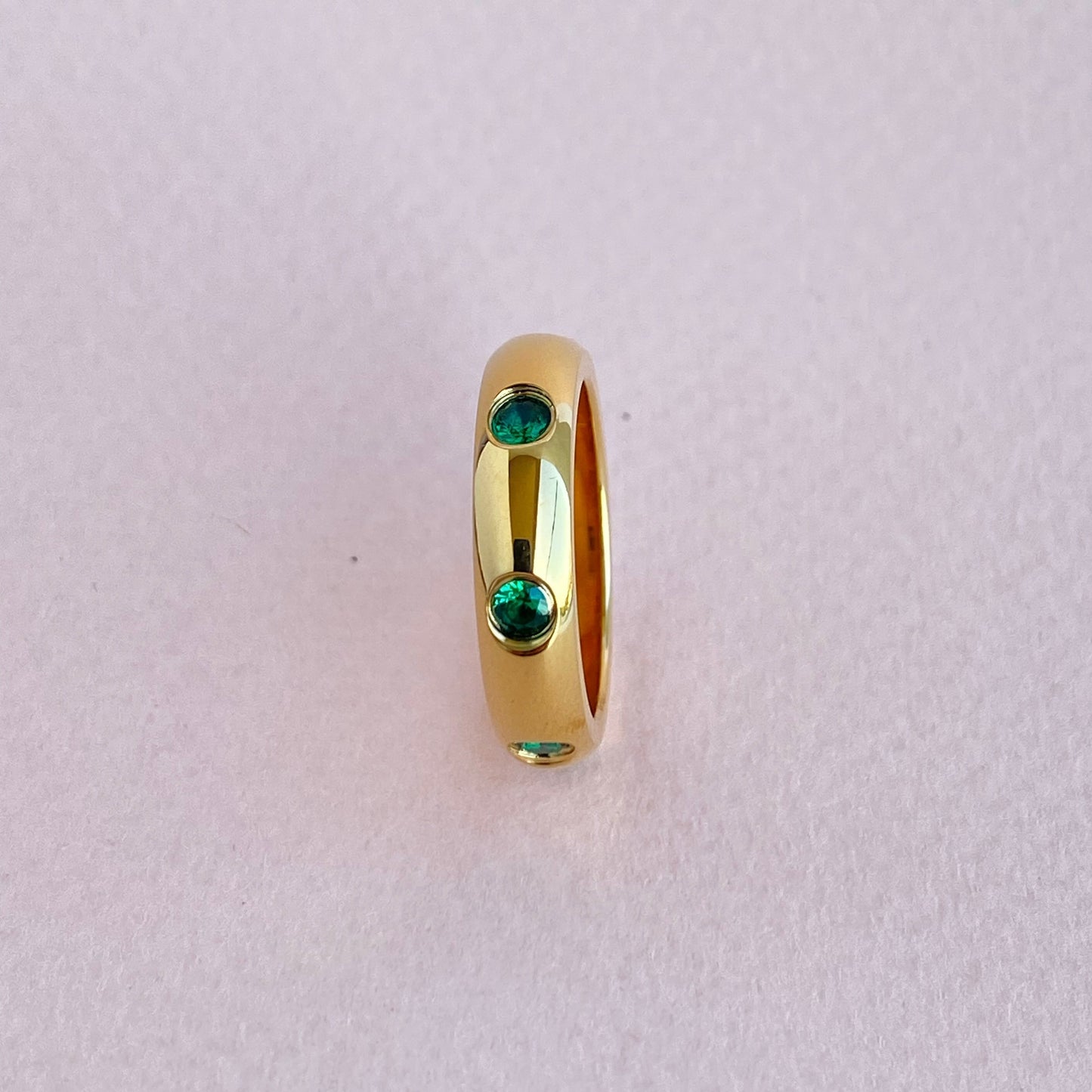 Anillo Gold y Cristal Verde