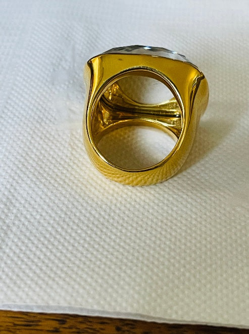 Anillo Grueso Gold y Cristal Blanco