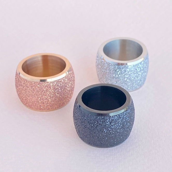 Anillo Negro Opaco con Brillos