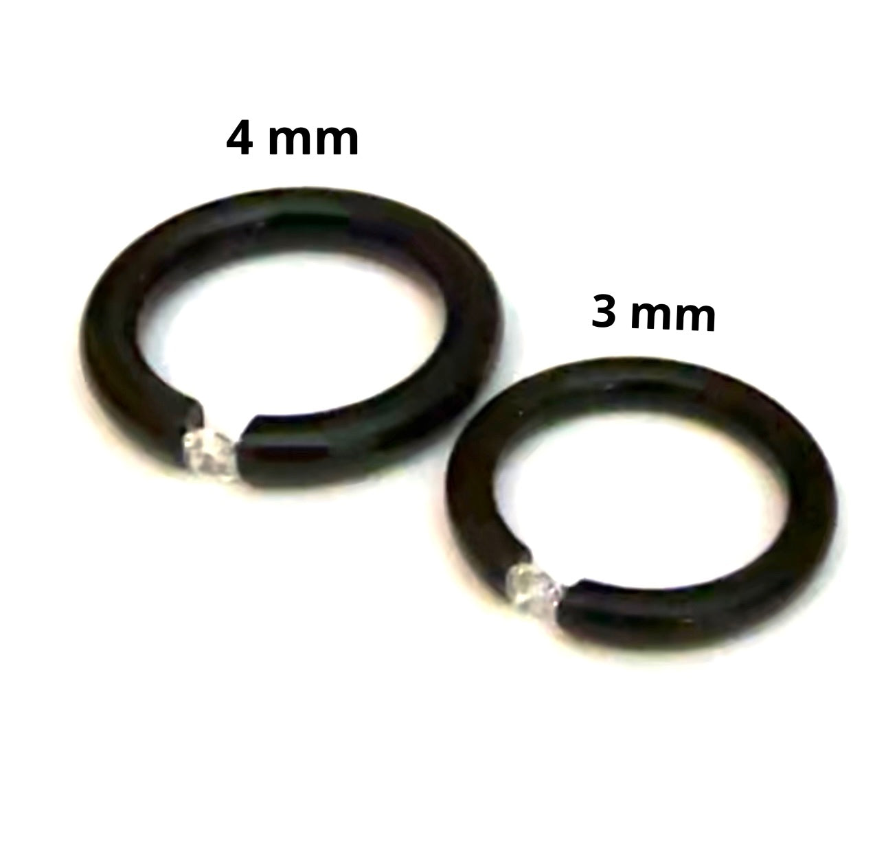 Anillo Negro y Cristal Corte Brillante (4 mm Ancho)