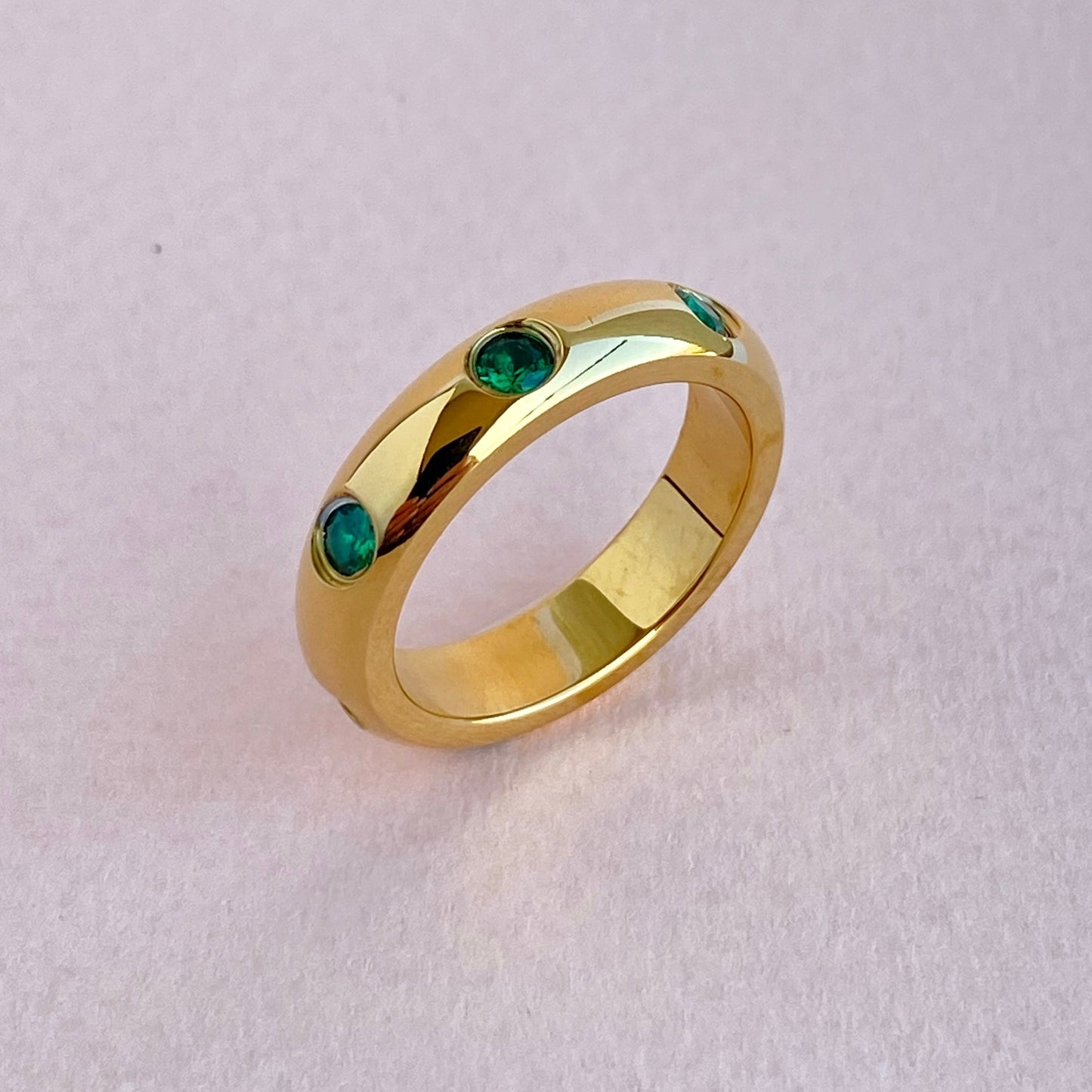 Anillo Gold y Cristal Verde